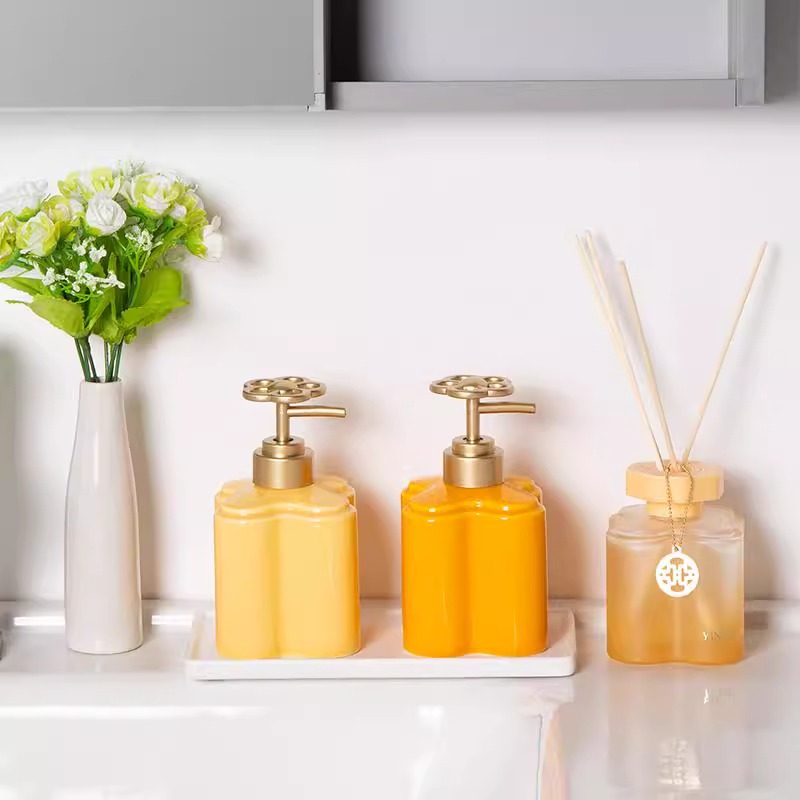 Zara Home Bathroom - Botol Lotion Keramik Bunga Oranye Modern