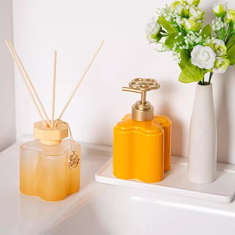 Botol Lotion Keramik Bunga Ora - Zara Home Bathroom ulasan dan harga